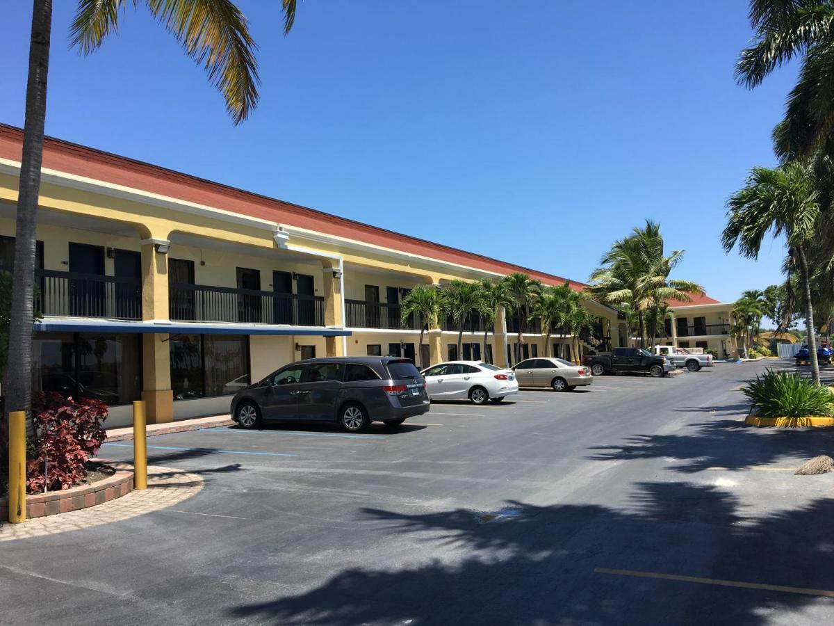 Days Inn By Wyndham Florida City Exterior foto